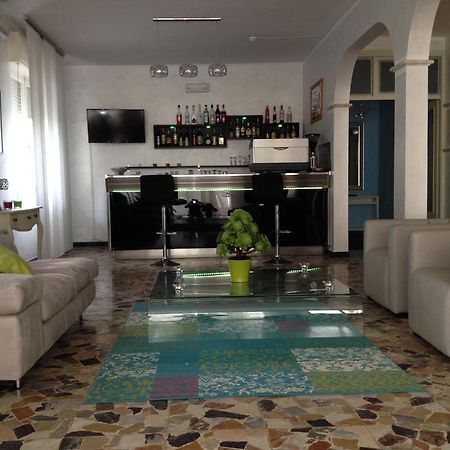Hotel Perugini Marebello Dış mekan fotoğraf