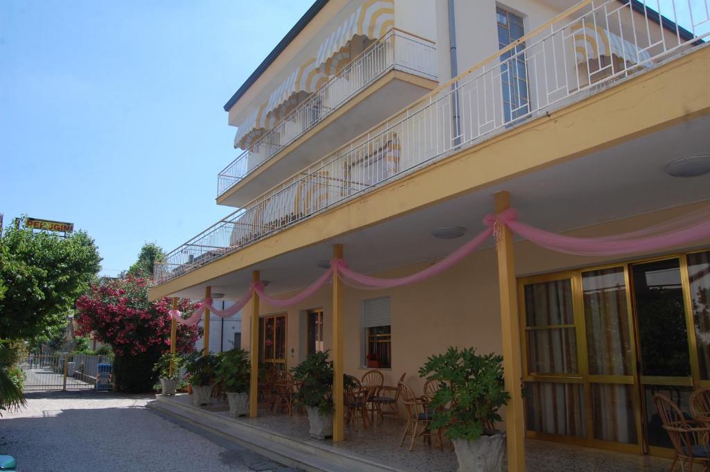 Hotel Perugini Marebello Dış mekan fotoğraf