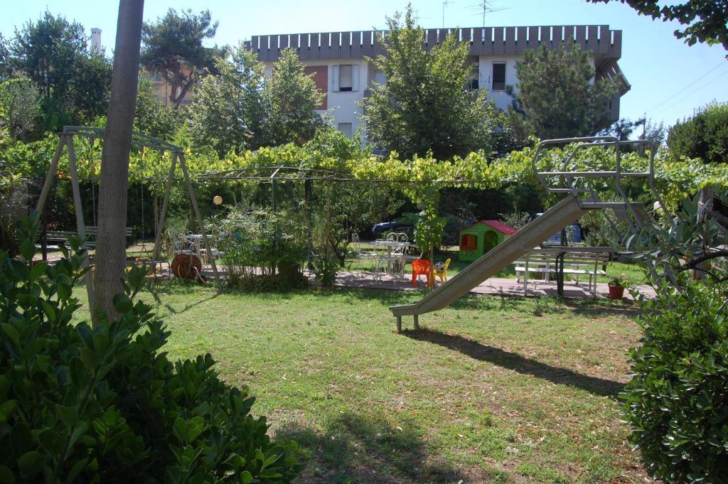 Hotel Perugini Marebello Dış mekan fotoğraf