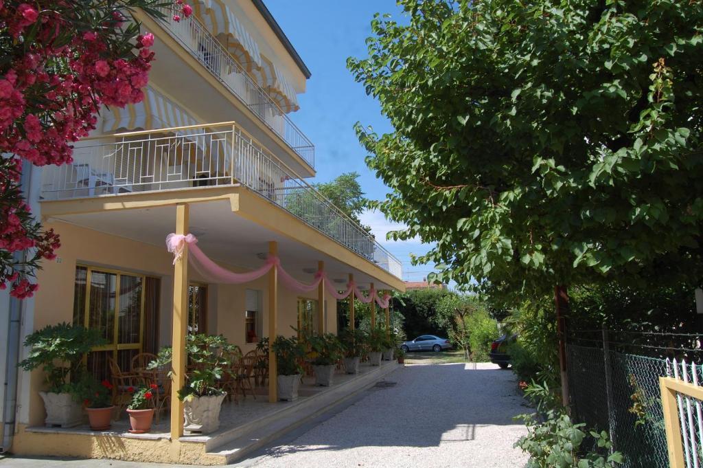 Hotel Perugini Marebello Dış mekan fotoğraf
